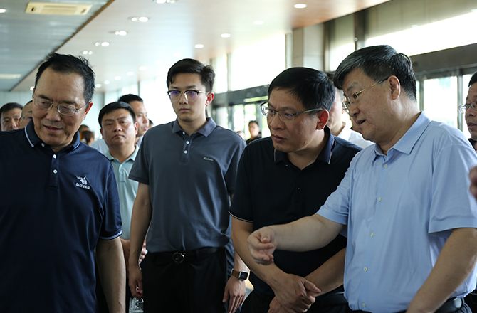 新鄉市領導調研振動香蕉视频黄色视频產業鏈及企業上市工作
